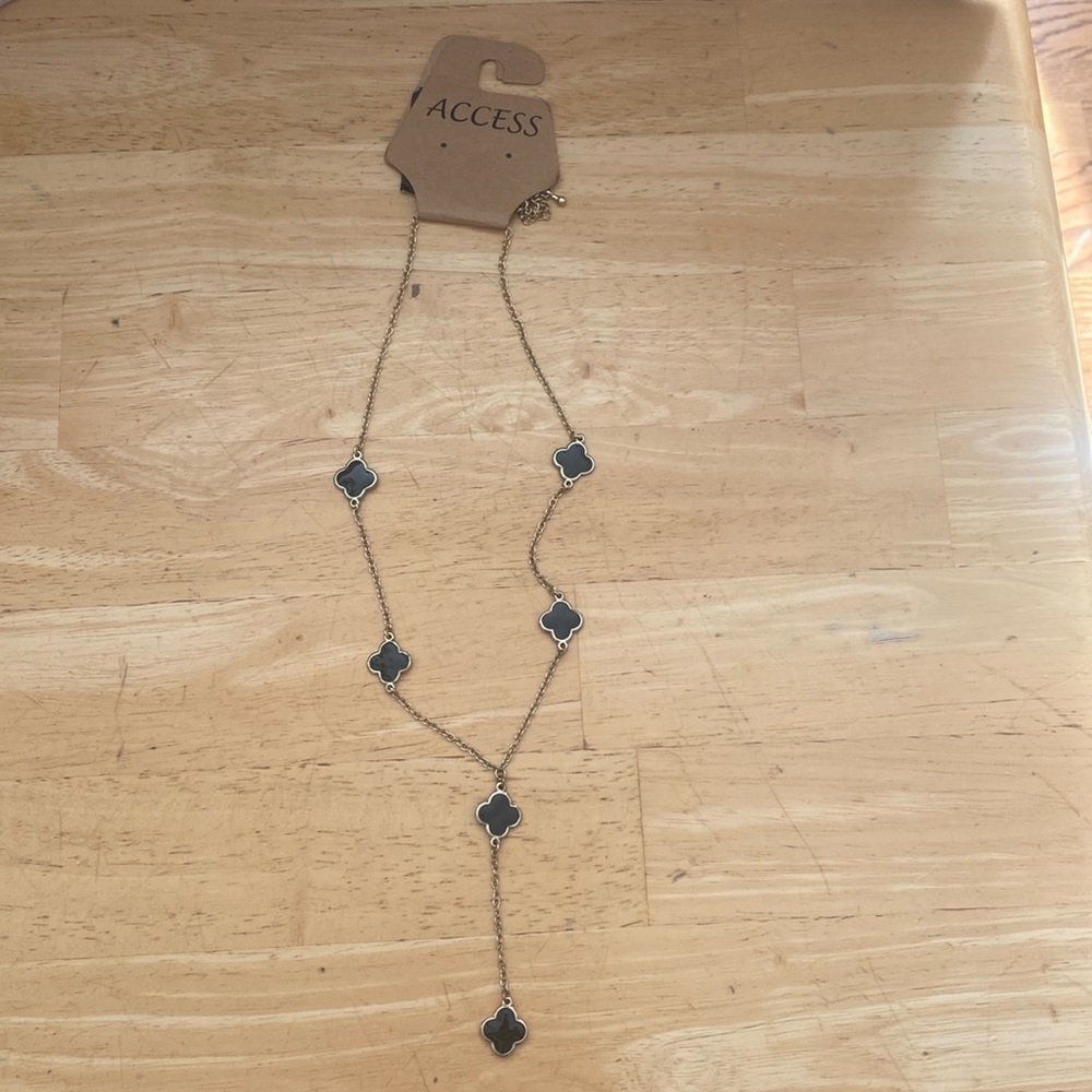 Good tone and black double side y - necklace. Necklace is 18 in w 3 in extender